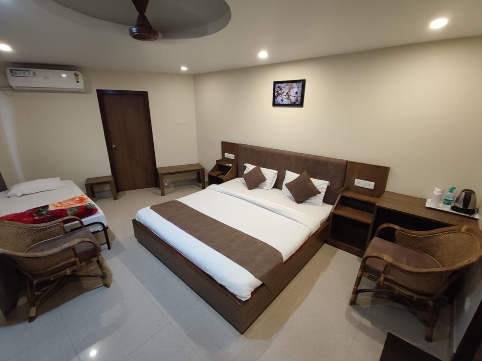 Swagatam Inn, 5 Minutes Walk From Guwahati Railway Station Dış mekan fotoğraf