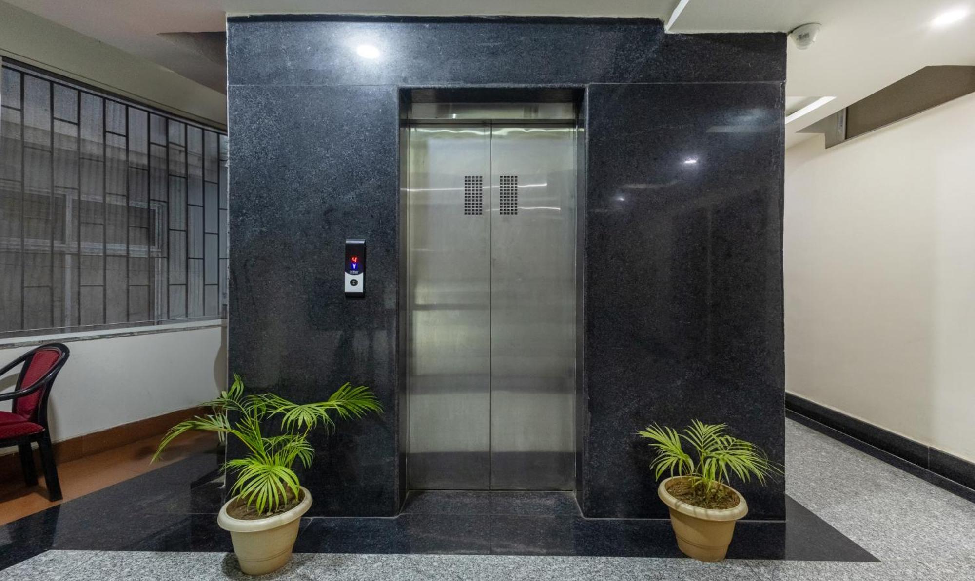 Swagatam Inn, 5 Minutes Walk From Guwahati Railway Station Dış mekan fotoğraf