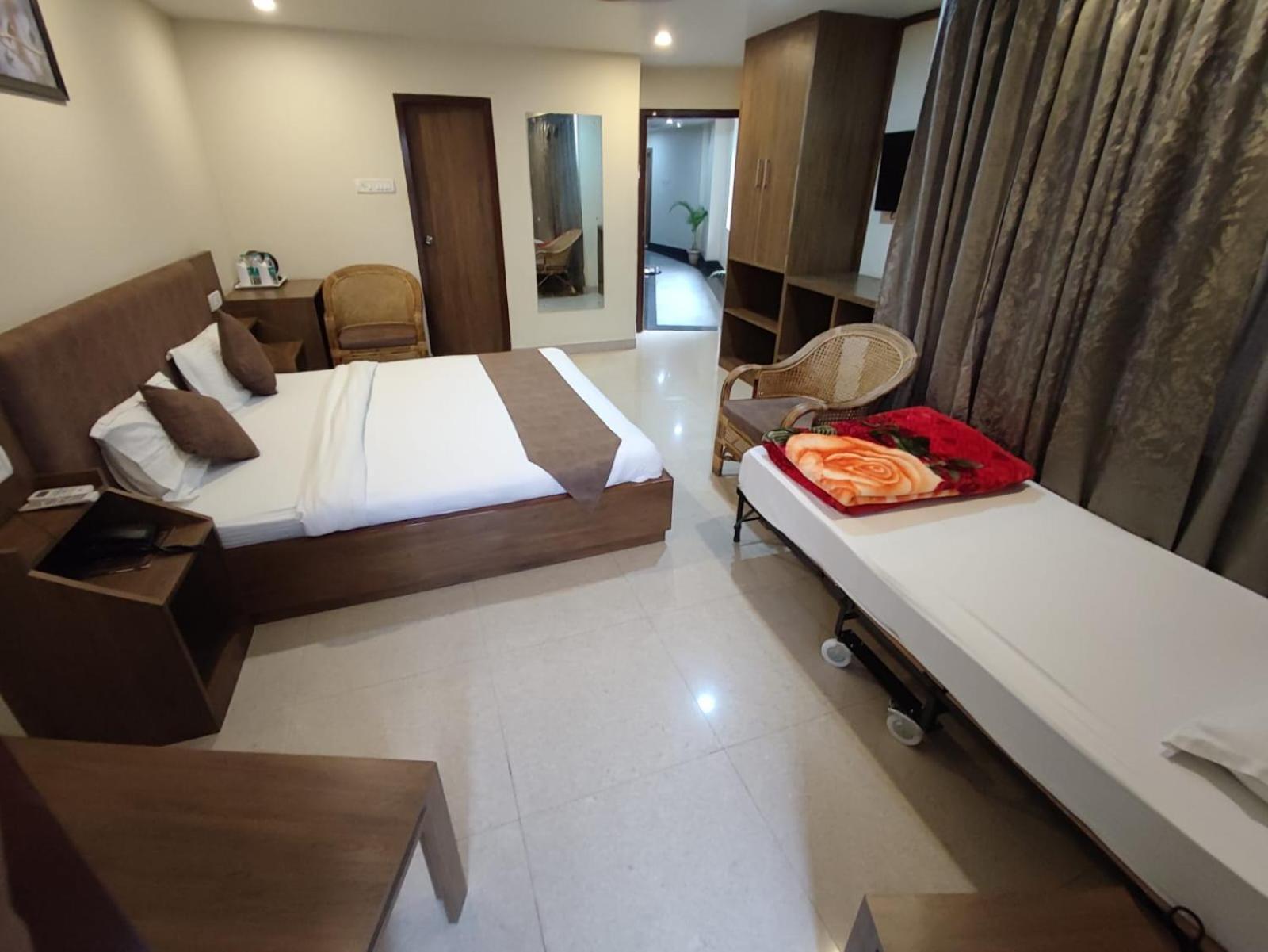 Swagatam Inn, 5 Minutes Walk From Guwahati Railway Station Dış mekan fotoğraf